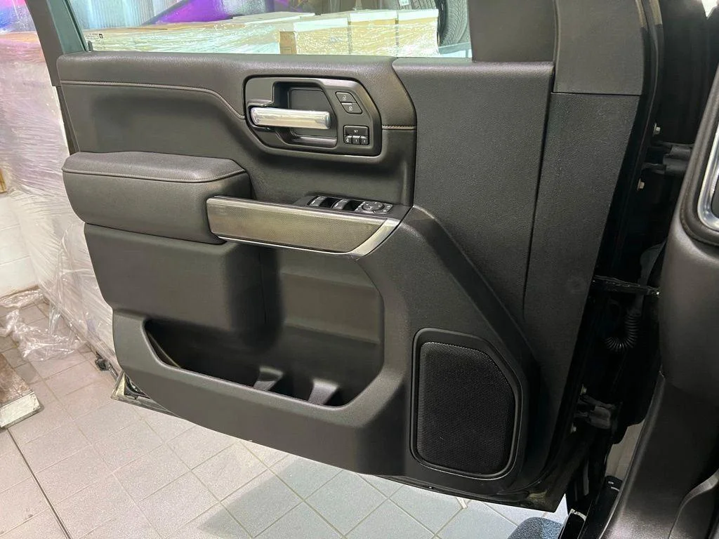 Used 2022 Ebony Twilight Metallic GMC AT4 image 18