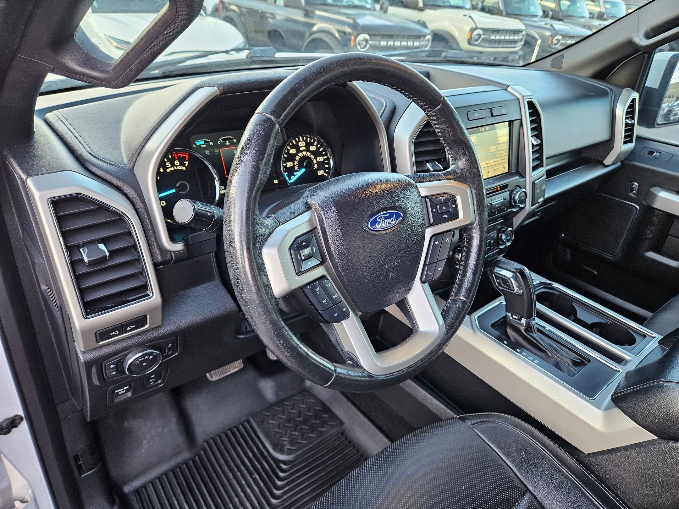 Certified Used 2018 Oxford White Ford LARIAT image 14