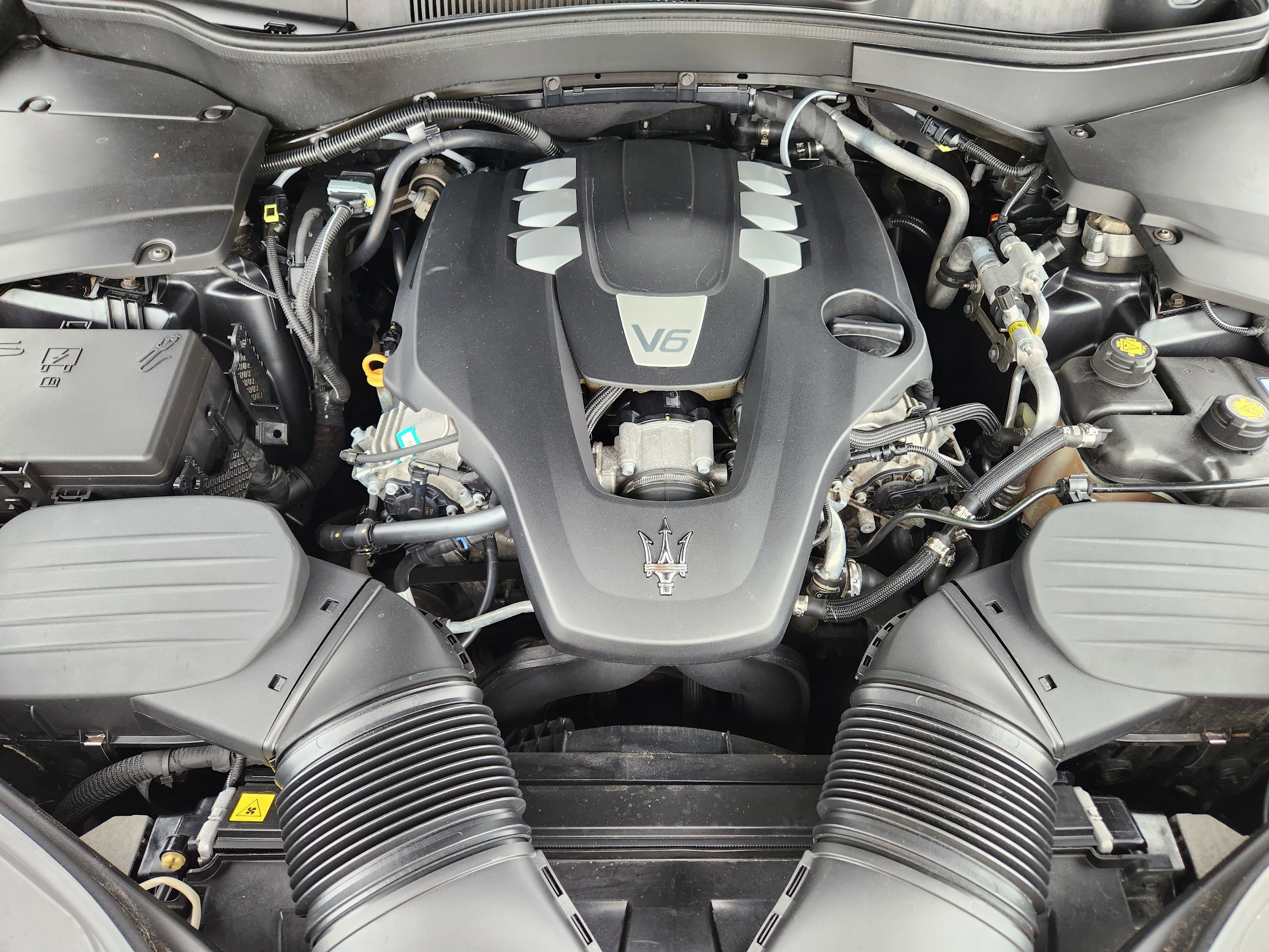 Used 2018 Nero Maserati GranSport image 9