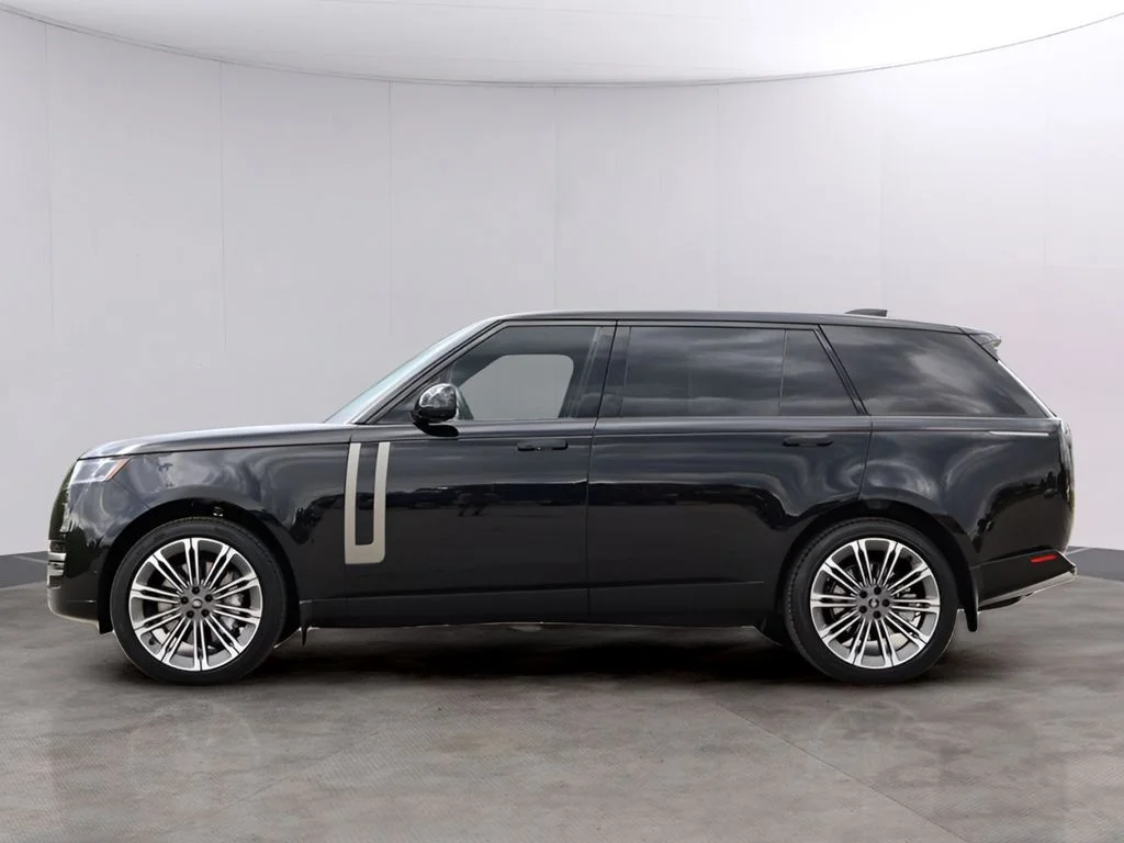 Certified Used 2025 Santorini Black Land Rover SE image 4