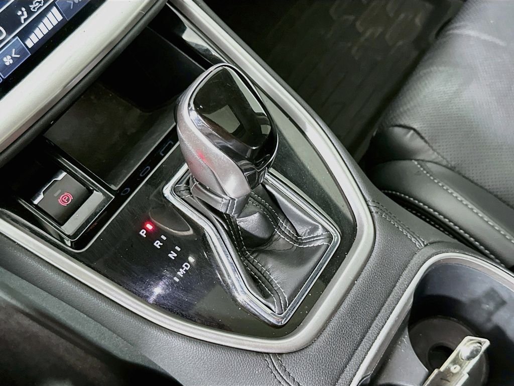 Used 2024 Brilliant Bronze Metallic Subaru Limited image 17