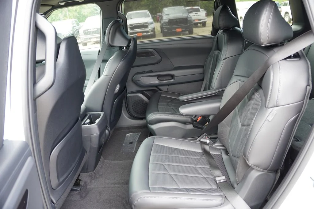 New 2027 Glacial White Pearl Kia X-Line EX image 11