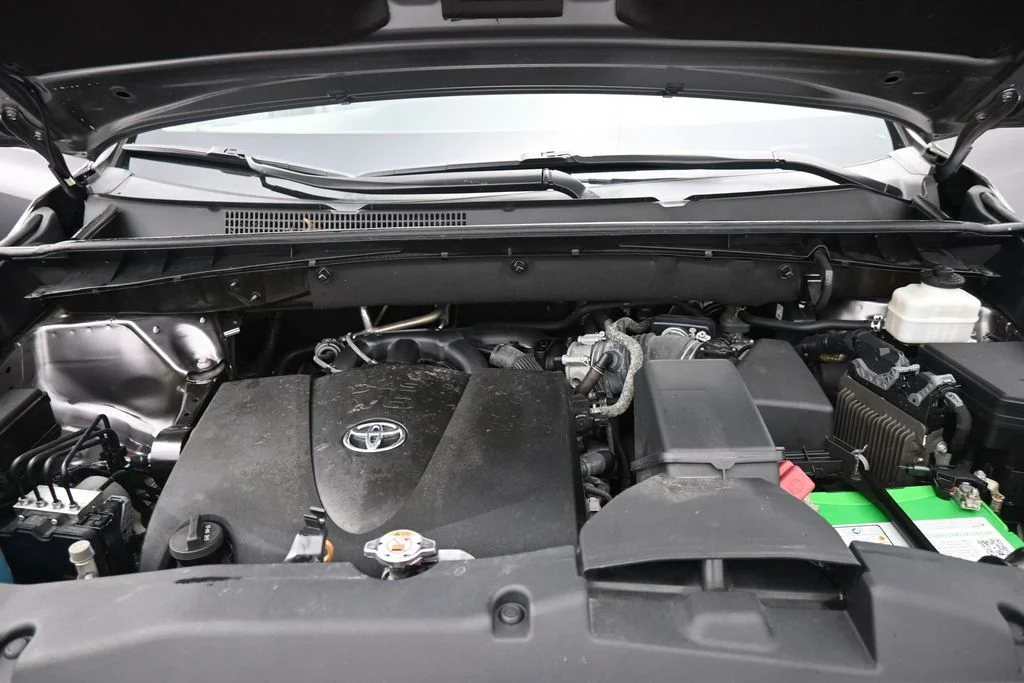 Used 2019 Gray Toyota XLE image 22