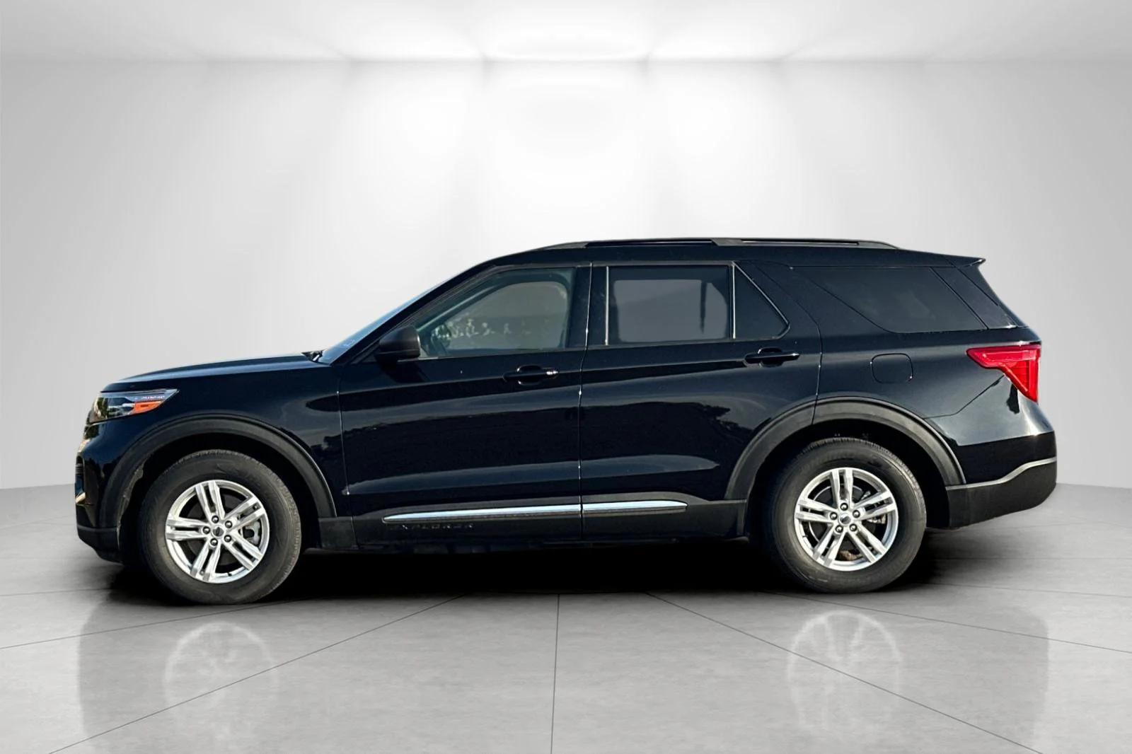 Used 2022 Black Metallic Ford XLT image 6