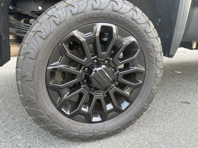Used 2025 Onyx Black GMC Denali Ultimate image 8