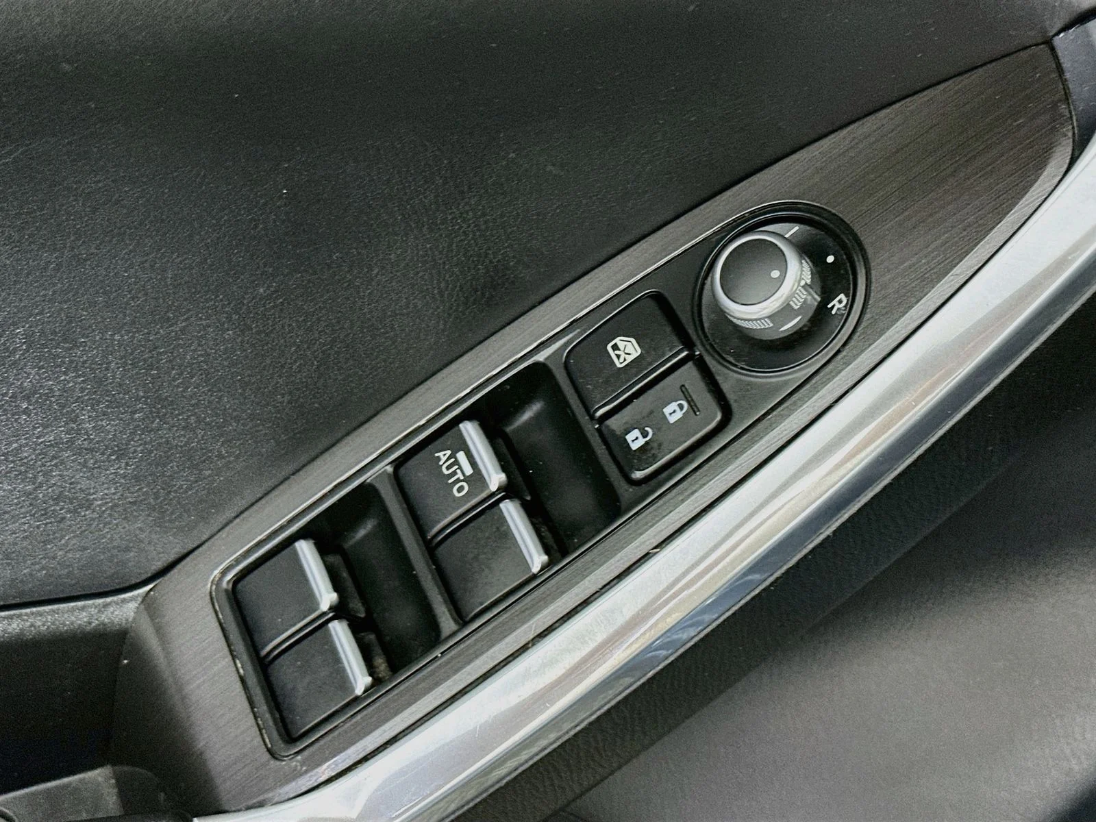 Used 2016 Blue Reflex Mica Mazda Grand Touring image 18