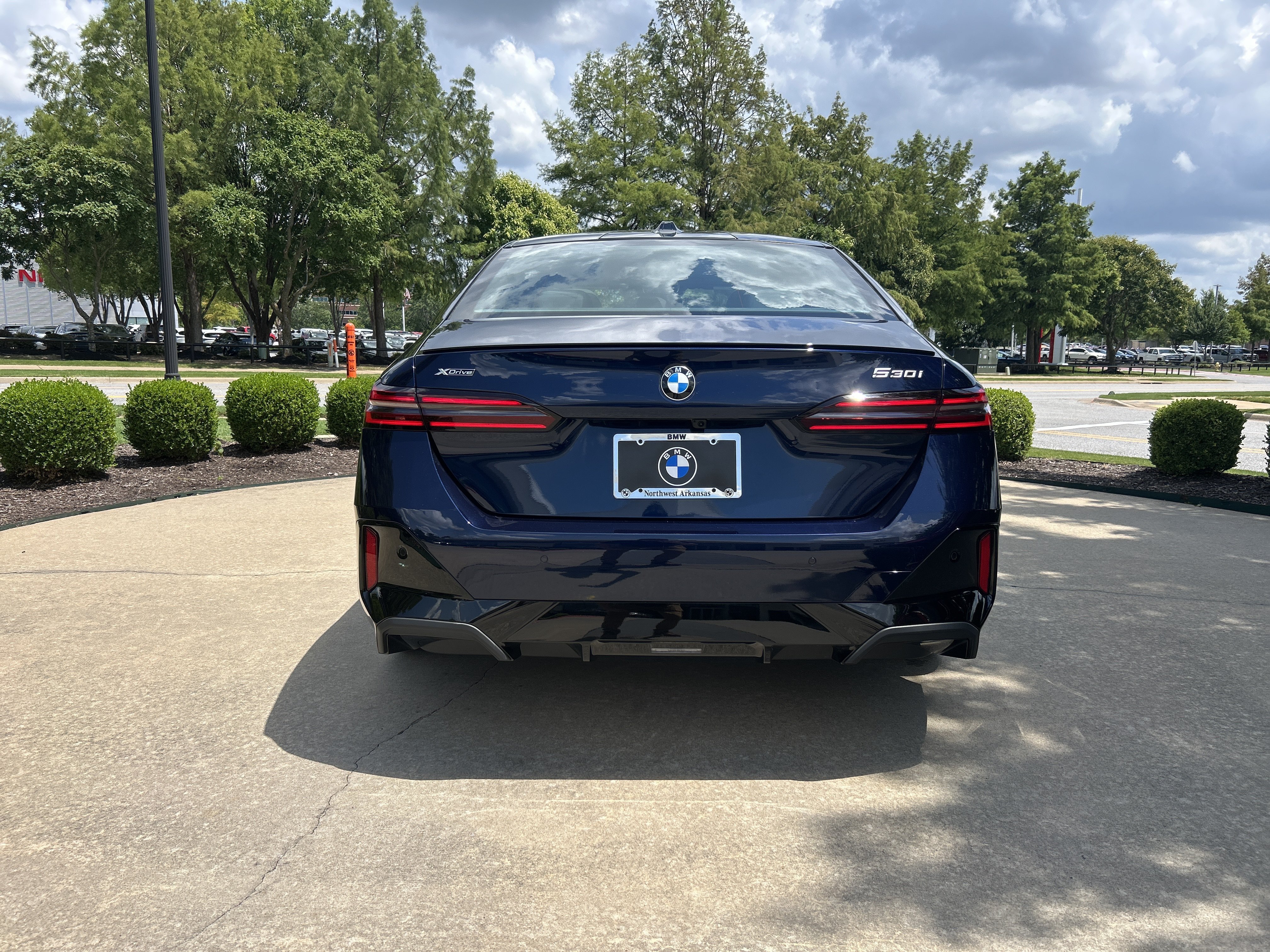New 2026 0C3Z Tanzanite Blue II Metallic BMW 530i xDrive image 4