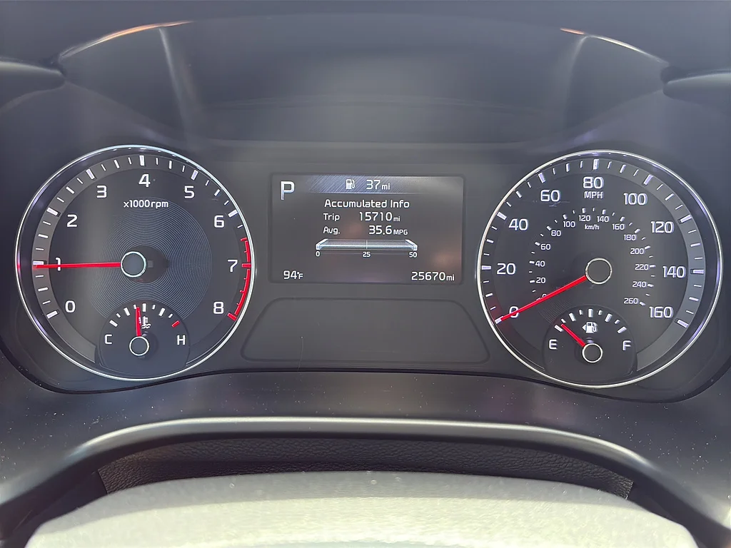 Used 2023 Snow White Pearl Kia  image 20