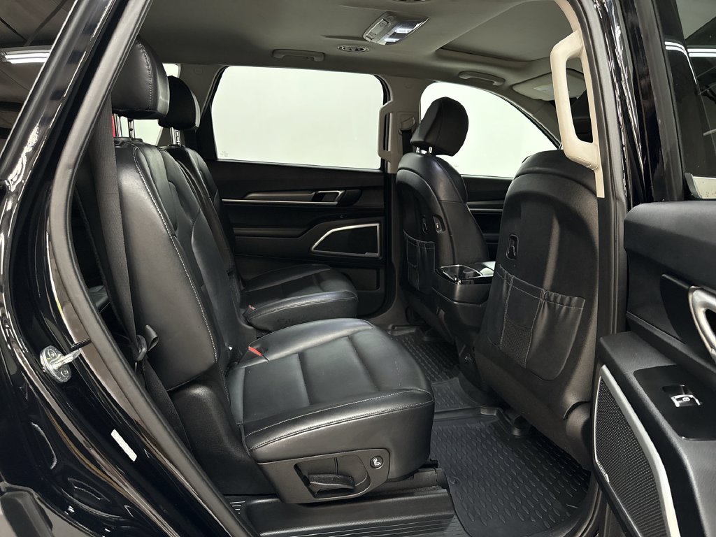 Used 2022 Ebony Black Kia S image 17