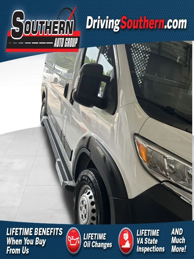 Used 2025 White Ram Base image 1