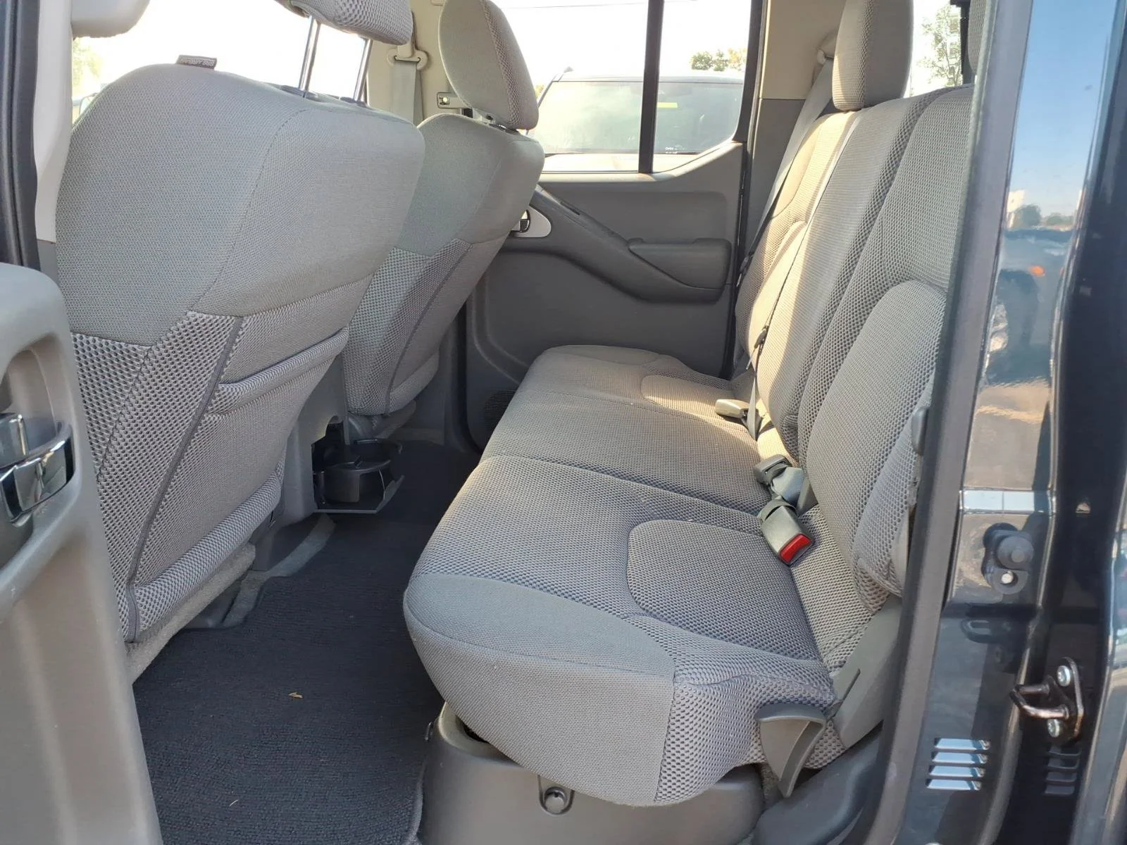 Used 2016 Arctic Blue Metallic Nissan  image 21