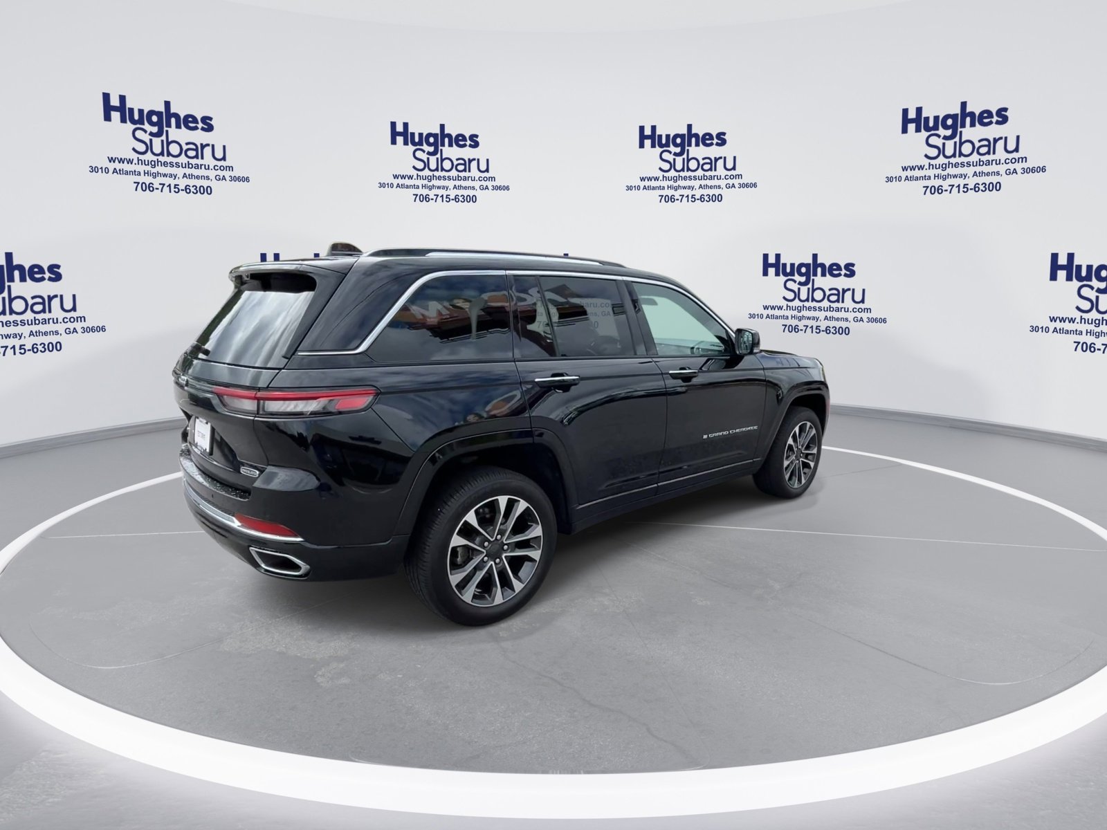 Used 2023 Diamond Black Crystal Pearlcoat Jeep Overland image 11
