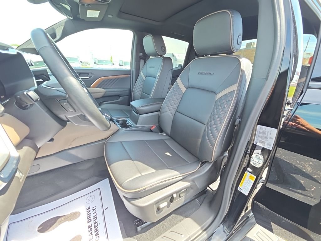 Used 2025 Black GMC Denali image 34