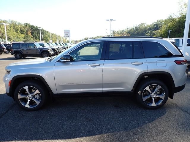 New 2025 Silver Zynith Exterior Paint Jeep Limited image 2