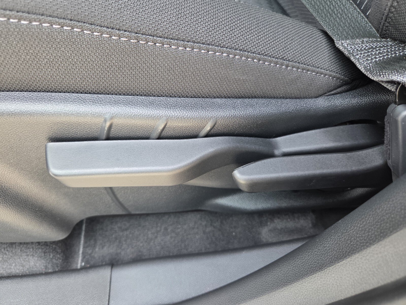 2027 Chevrolet Equinox LT - Photo 22