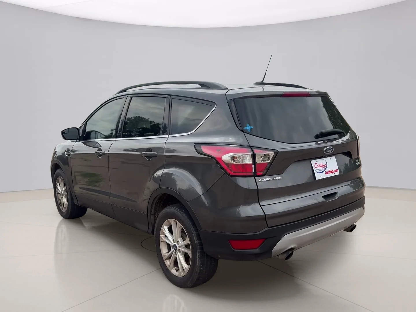 Used 2018 Gray Ford SE 4WD image 3