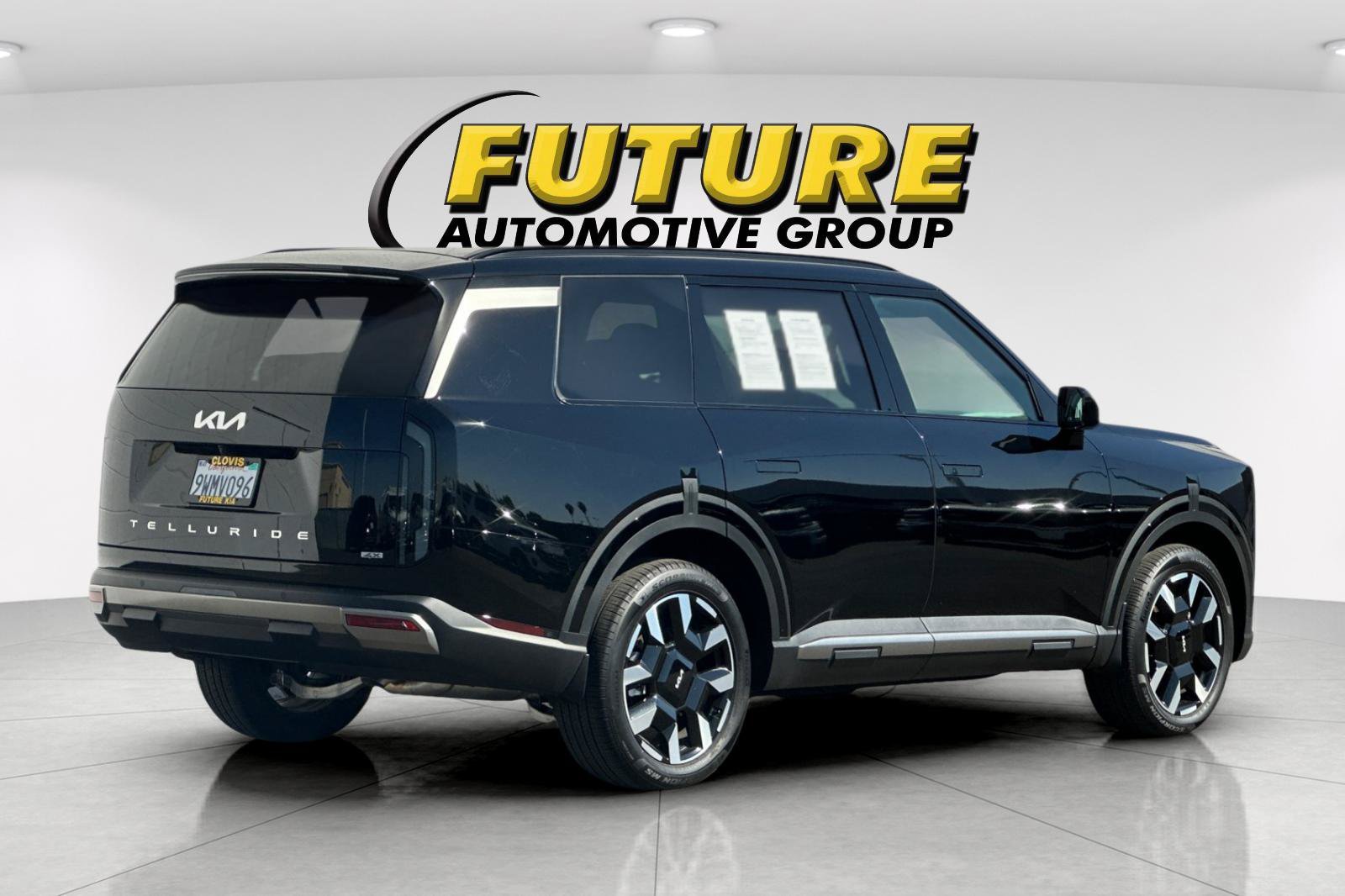 Used 2027 Black Kia S image 4