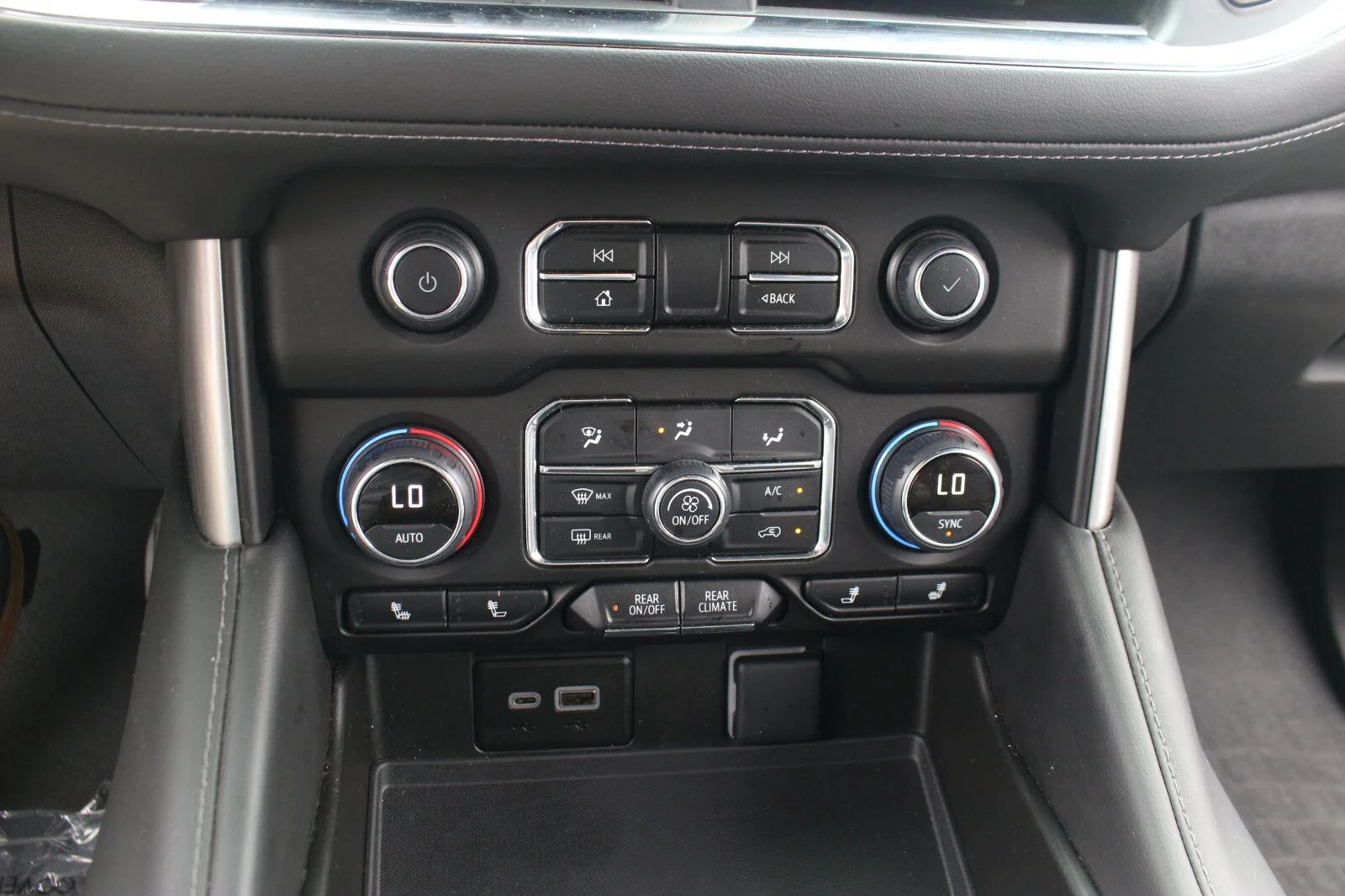 Used 2024 Black Chevrolet Z71 image 29