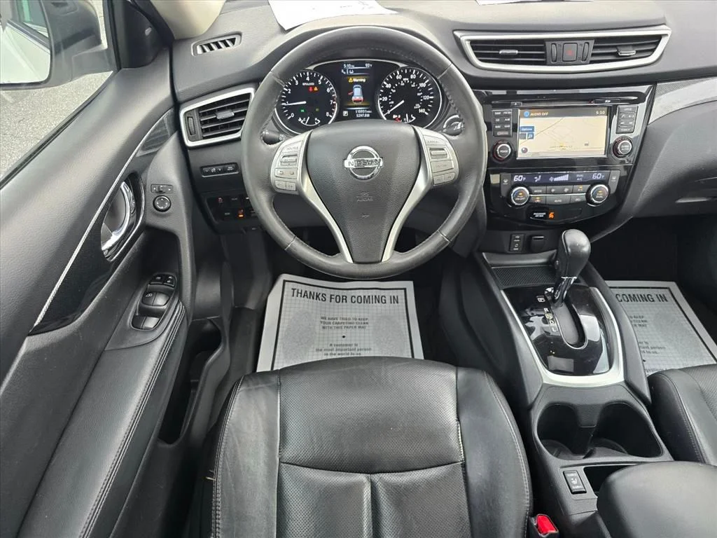 Used 2015 White Nissan SL image 3