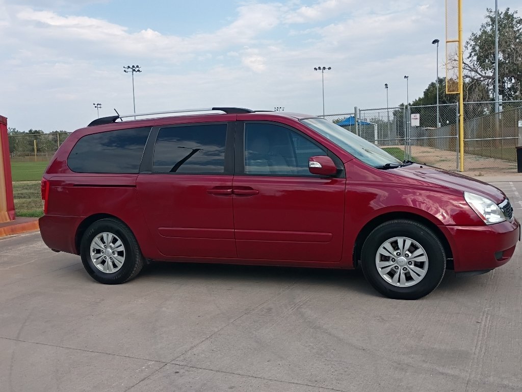 Used 2012 Claret Red Kia LX image 9