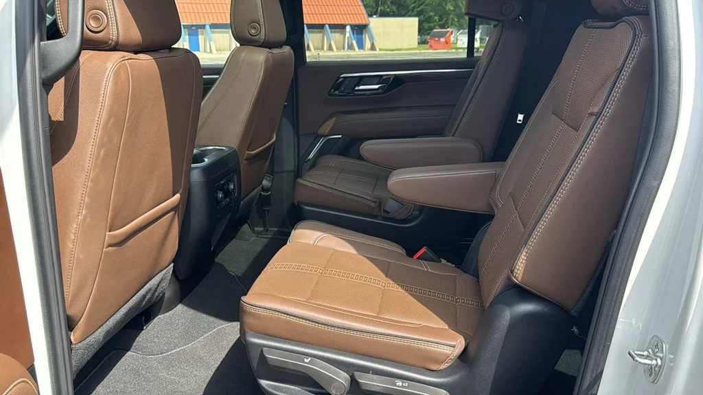 Used 2025 Iridescent Pearl Tricoat Chevrolet High Country image 15
