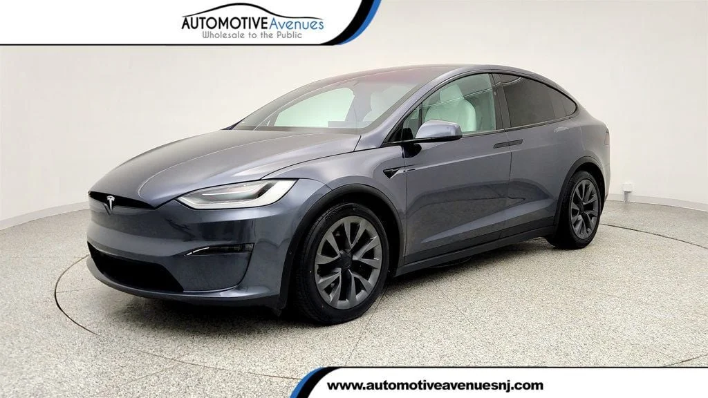 2023 Tesla Model X Long Range's photo