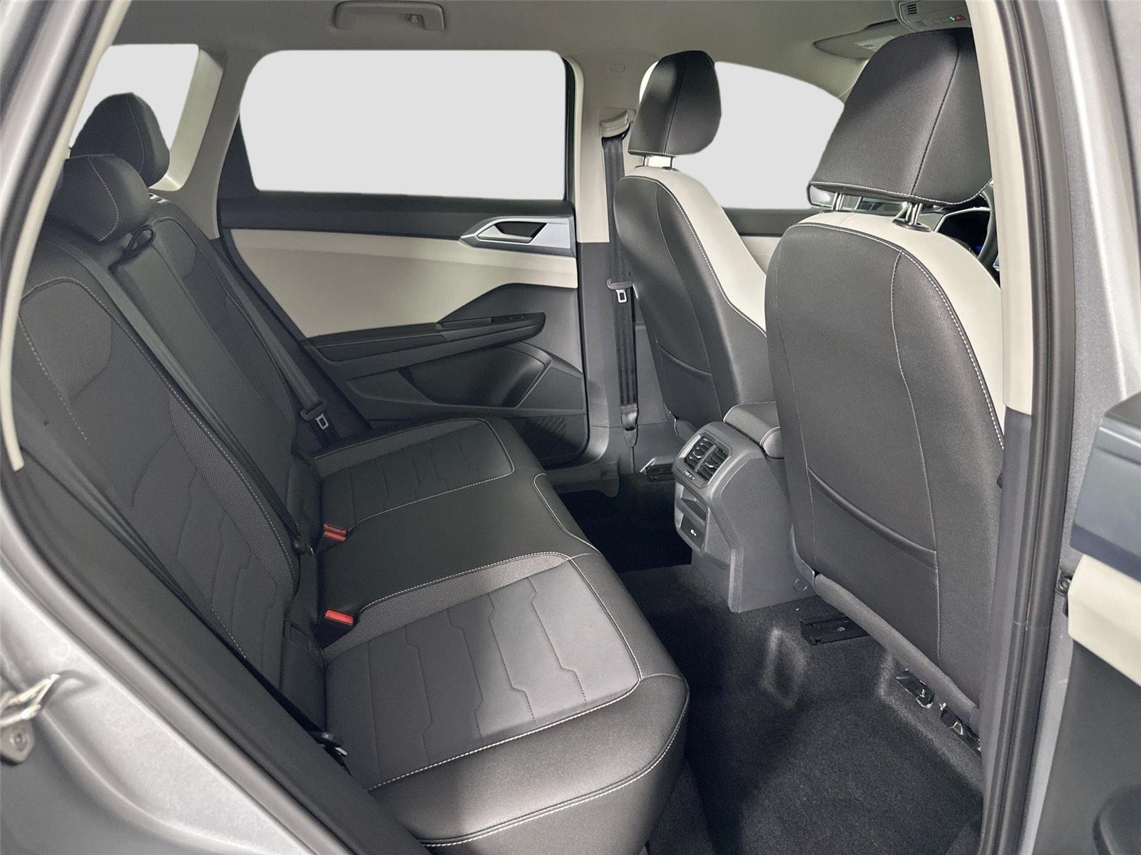 2025 Volkswagen Taos SE - Photo 20