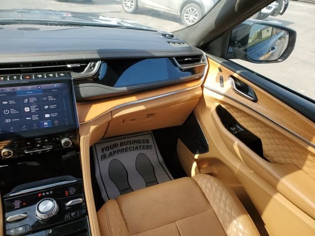 Used 2024 Gray Jeep Summit image 17