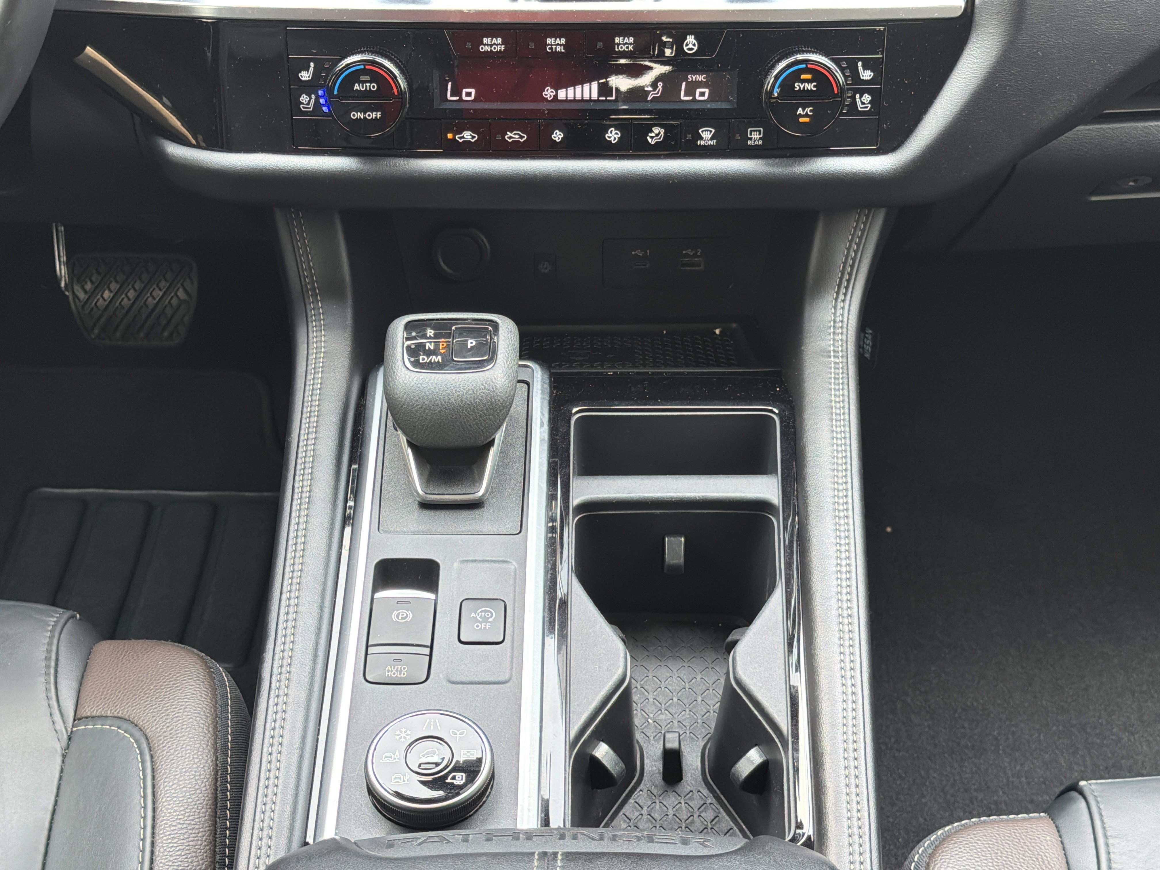 Used 2023 Super Black Nissan Platinum image 5