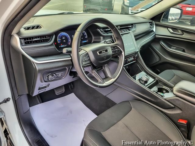 Used 2024 White Jeep Laredo image 9