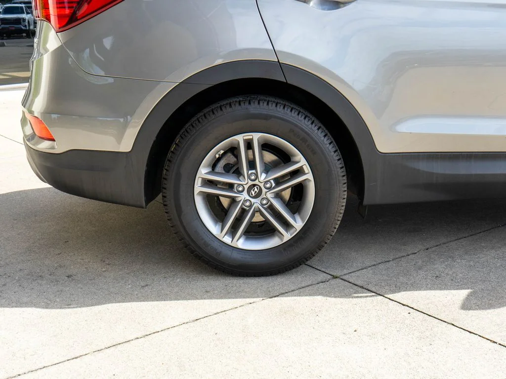 Used 2018 Gray Hyundai 2.4 Base image 30