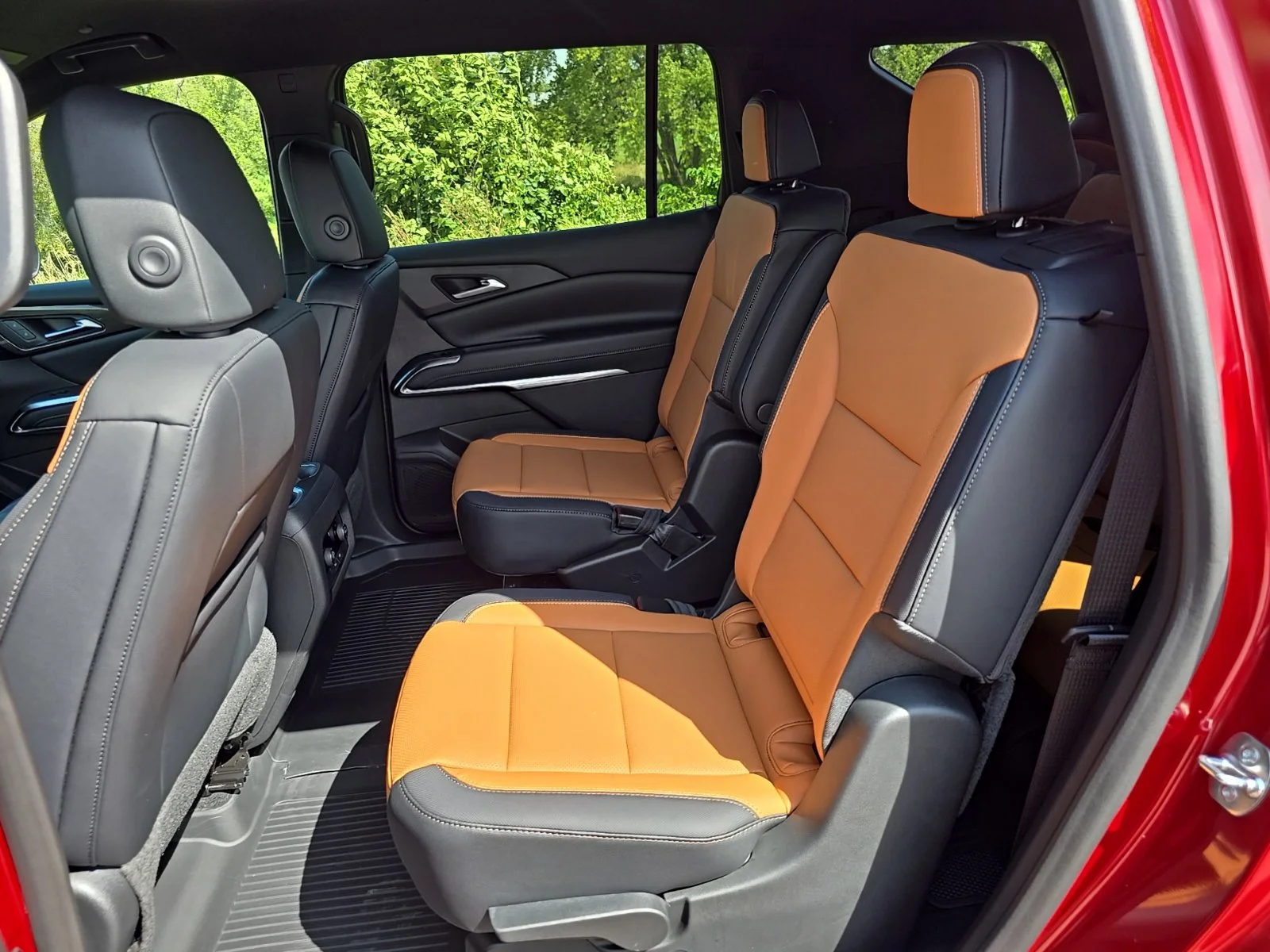 2027 Chevrolet Traverse Z71 - Photo 8
