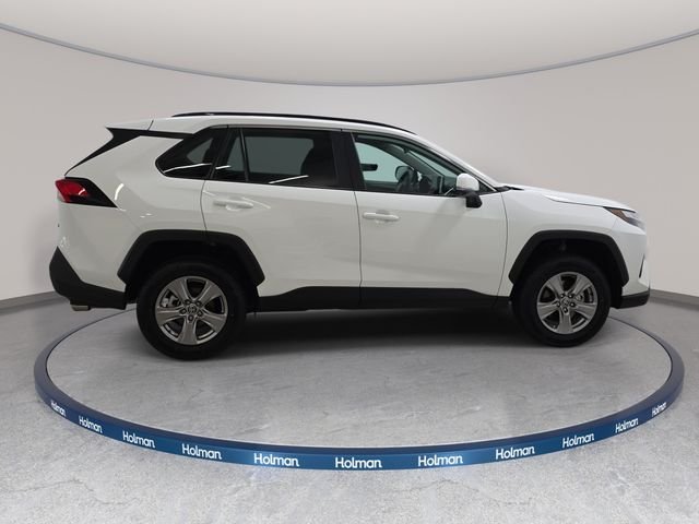 Used 2025 White Toyota XLE image 5