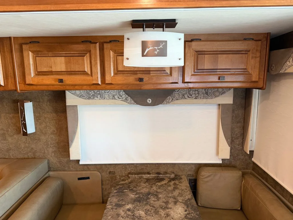Used 2014  Tiffin  image 87