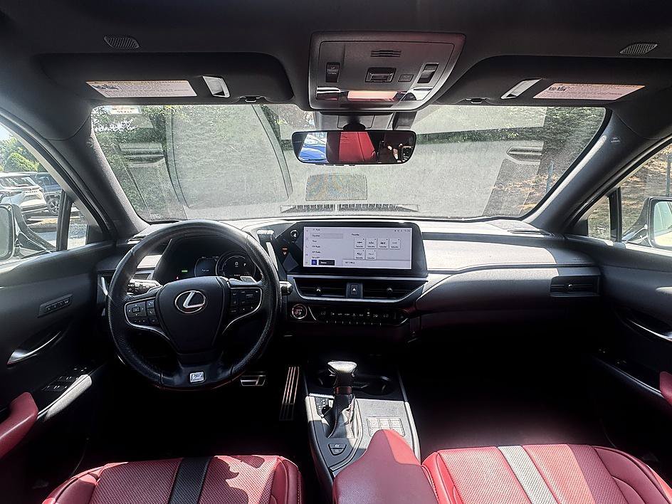 Used 2023 Ultra White Lexus UX 250h F SPORT Handling image 19