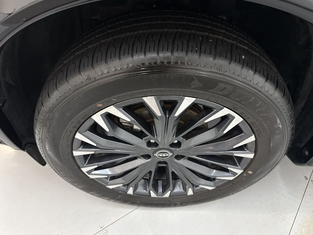 Certified Used 2025 Super Black Nissan Platinum image 34