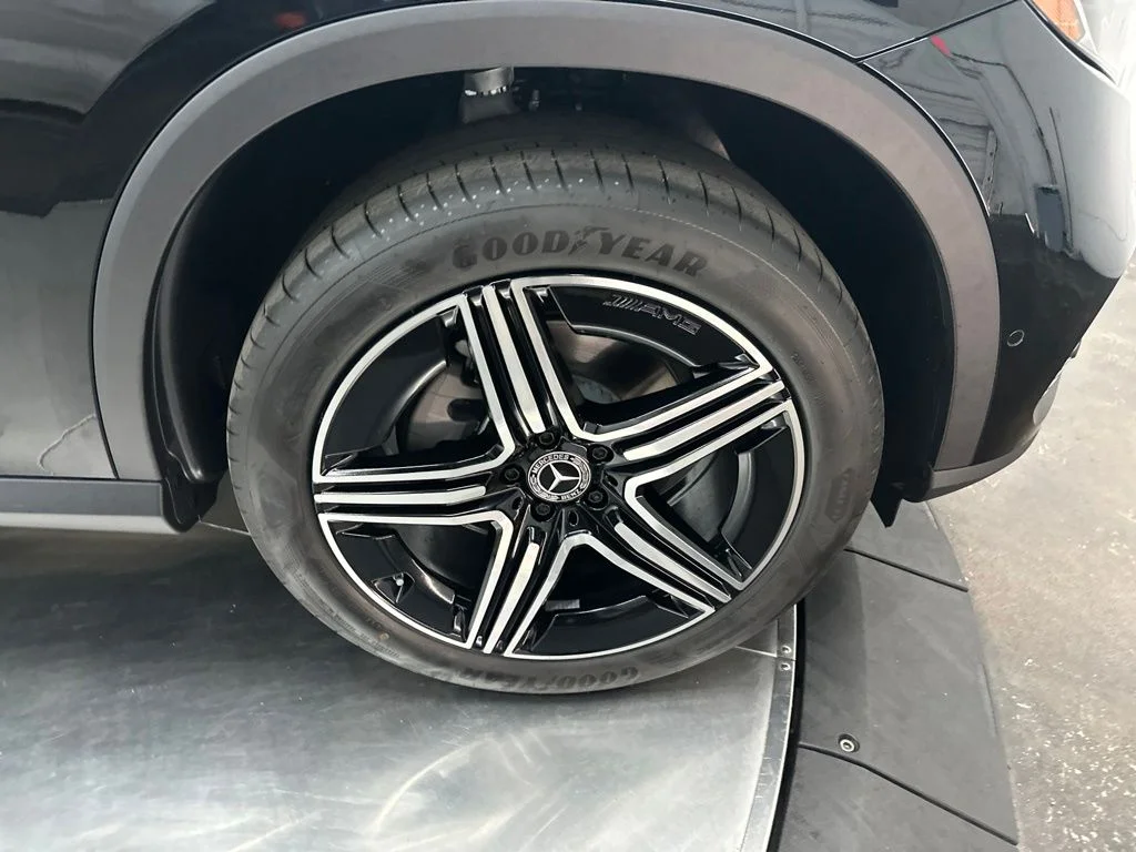 New 2026 Black Mercedes-Benz GLC 300 image 9
