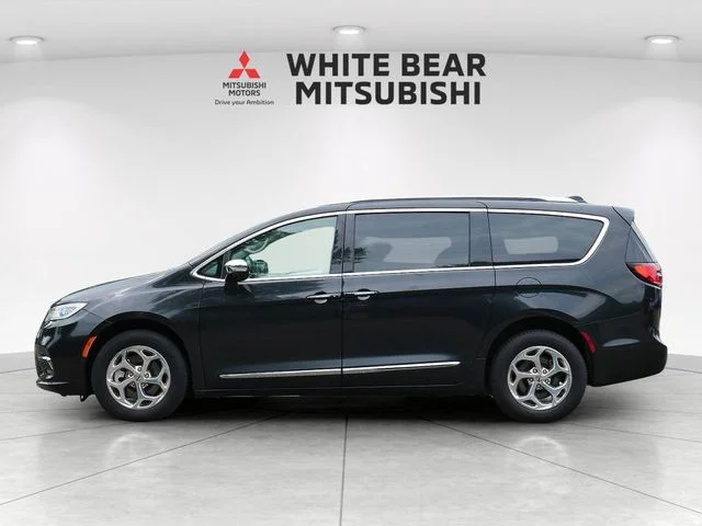 Used 2021 Brilliant Black Crystal Pearlcoat Chrysler Limited image 4