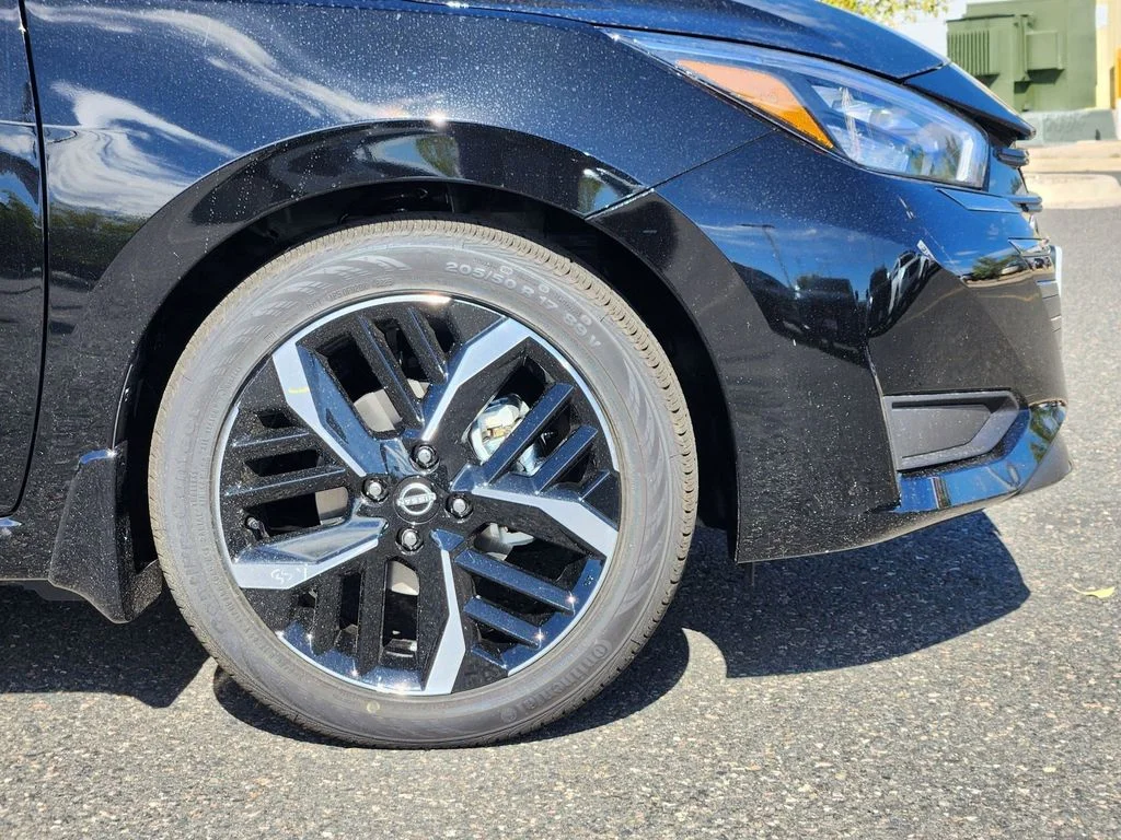 2025 Nissan Versa Sedan SR - Photo 8