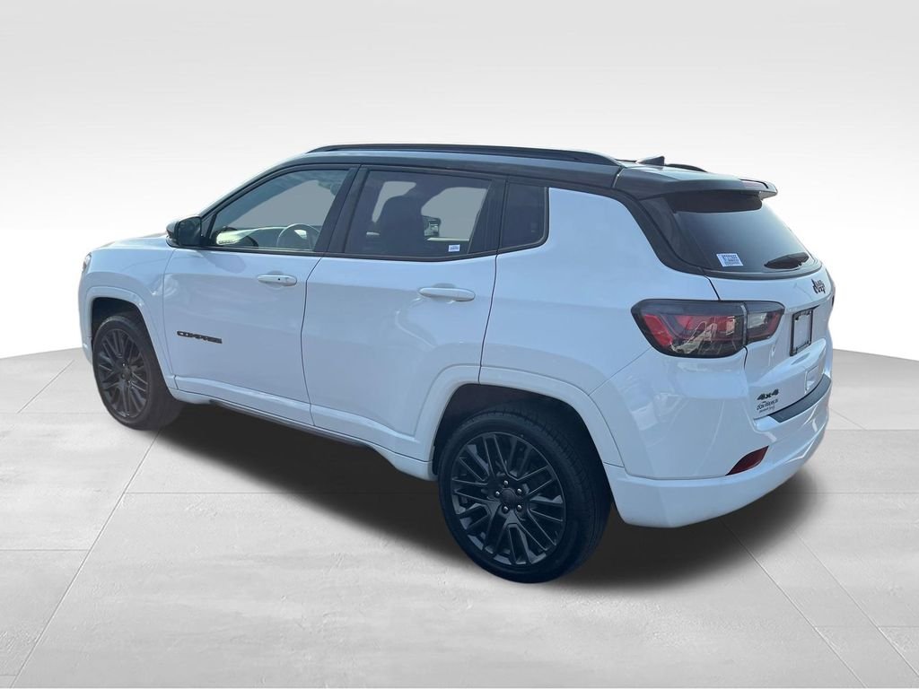 Used 2022 White Jeep Limited image 3