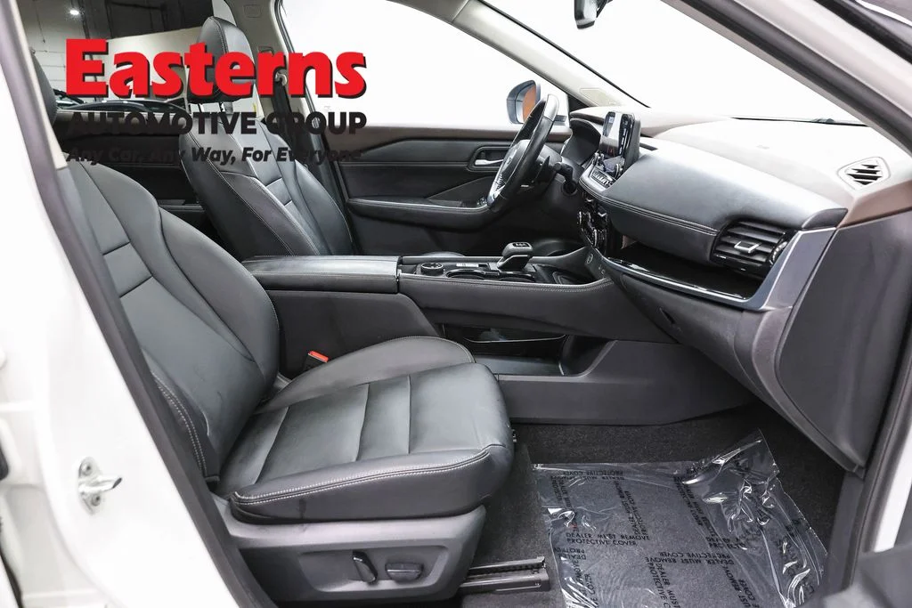 Used 2023 White Nissan SL image 26
