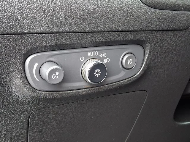 Used 2023 Gray Buick Select image 24
