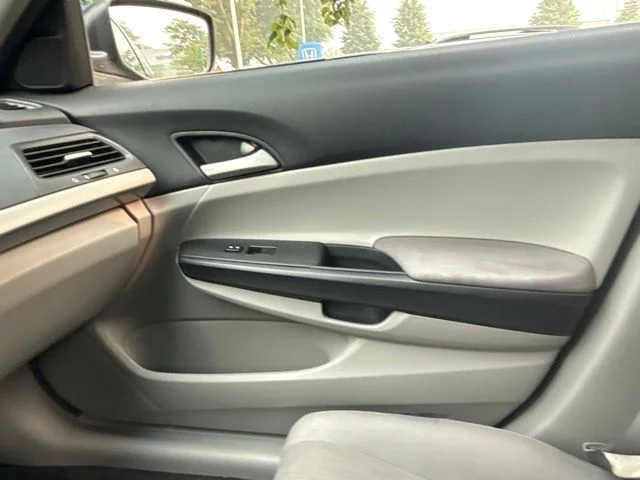 Used 2012 Silver Honda LX image 29