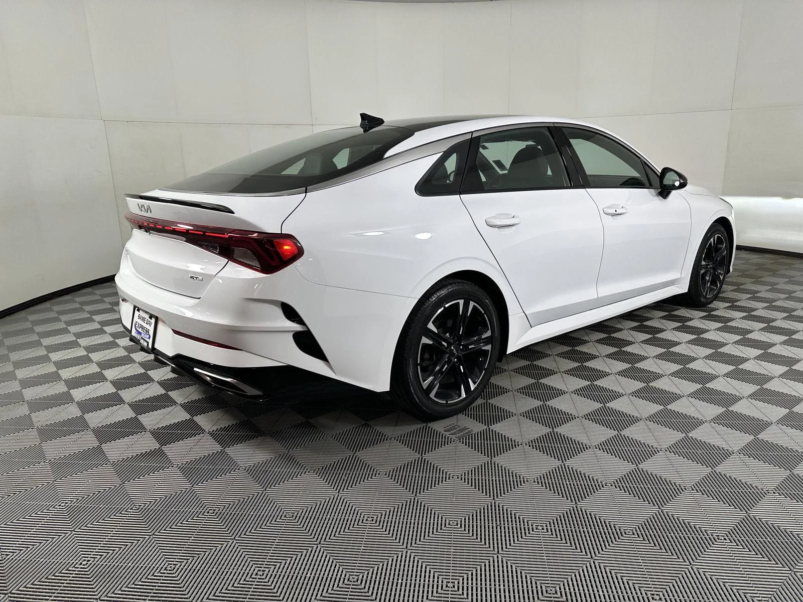 Used 2023 Glacial White Pearl Kia GT-Line image 19