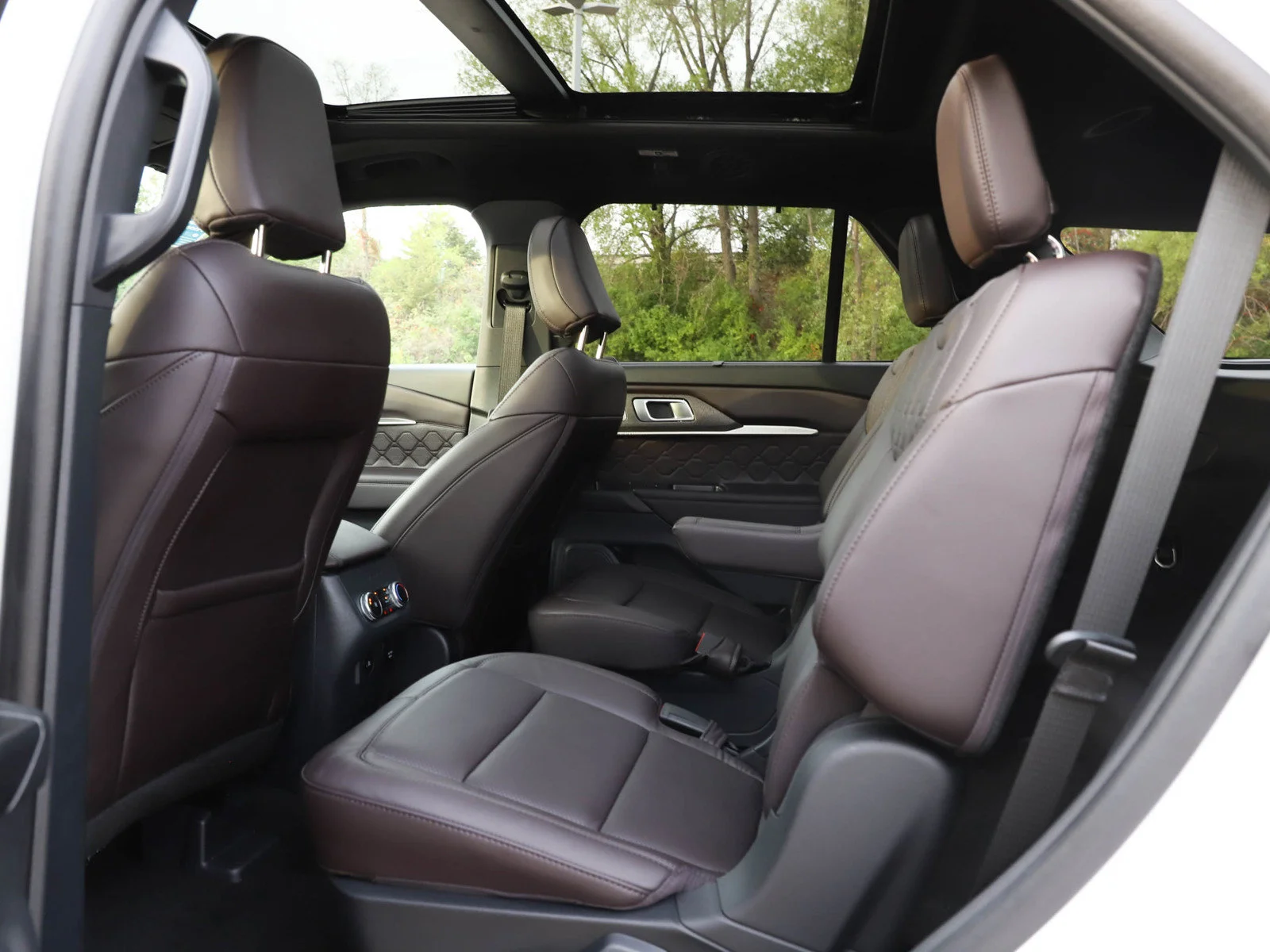 Used 2025 White Metallic Ford Platinum image 15