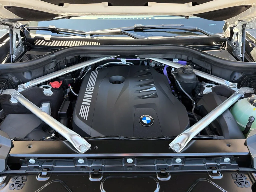 New 2027 White BMW xDrive40i image 13