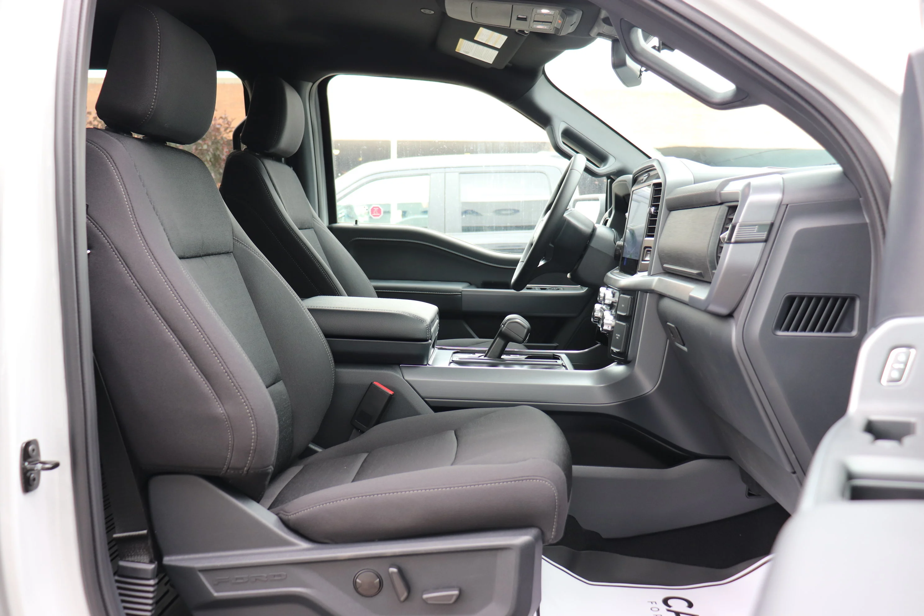 New 2026 Avalanche Ford XLT image 7