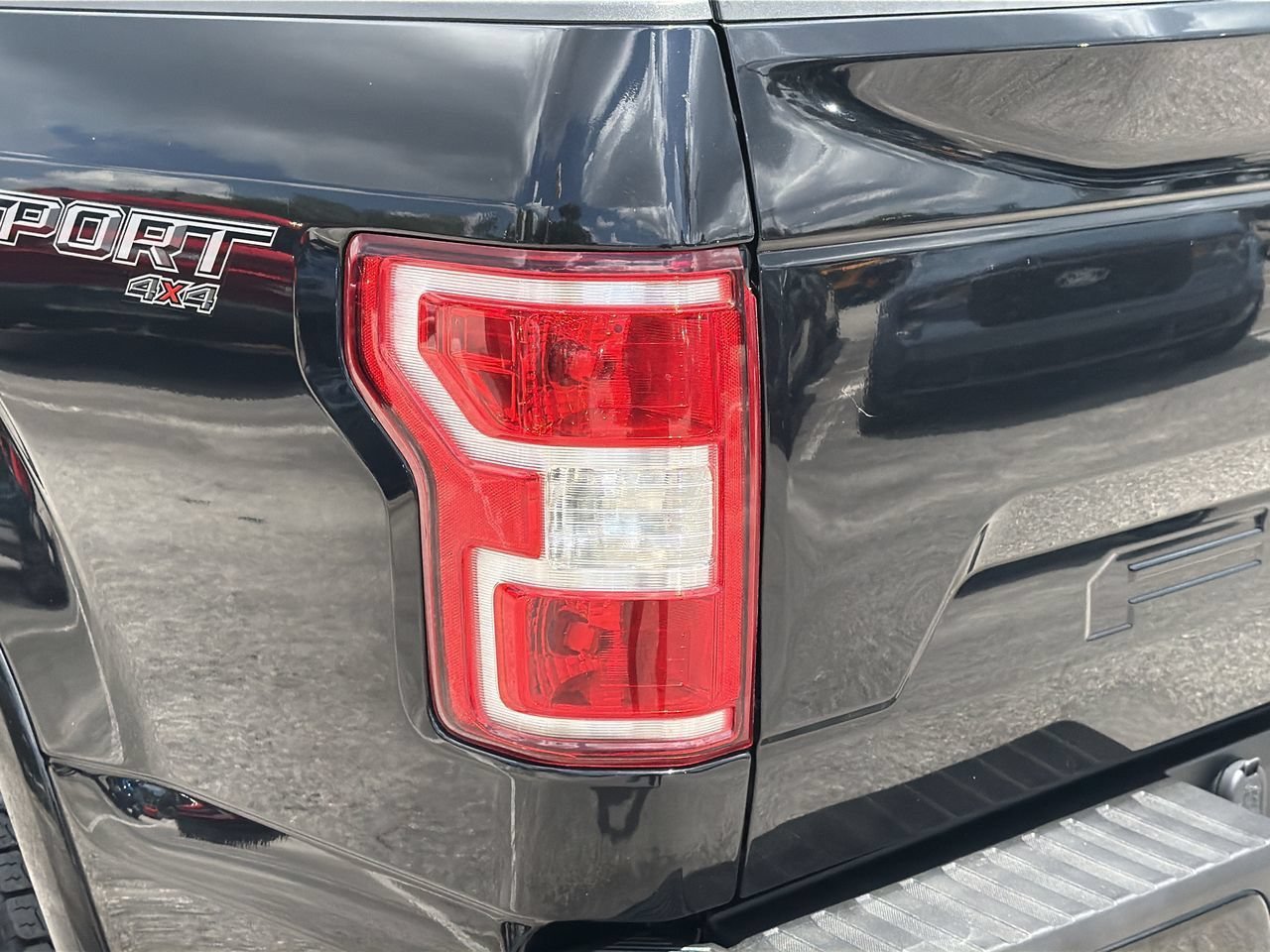 Used 2018 Shadow Black Ford XLT image 7