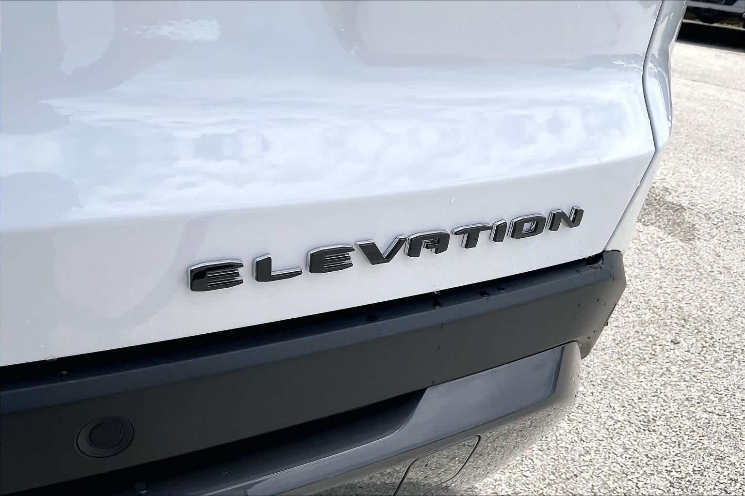 Used 2026 Summit White GMC FWD Elevation image 28