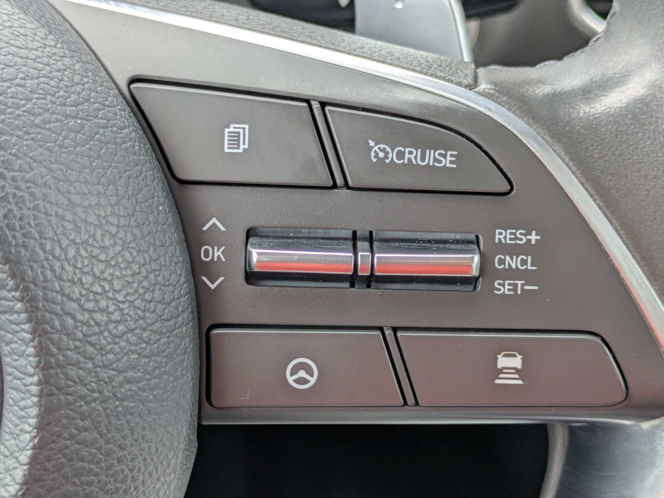 Used 2021 Hyper White Hyundai SEL image 29